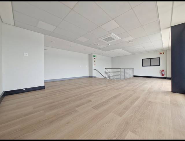 654M² WAREHOUSE TO LET IN STIKLAND INDUSTRIAL